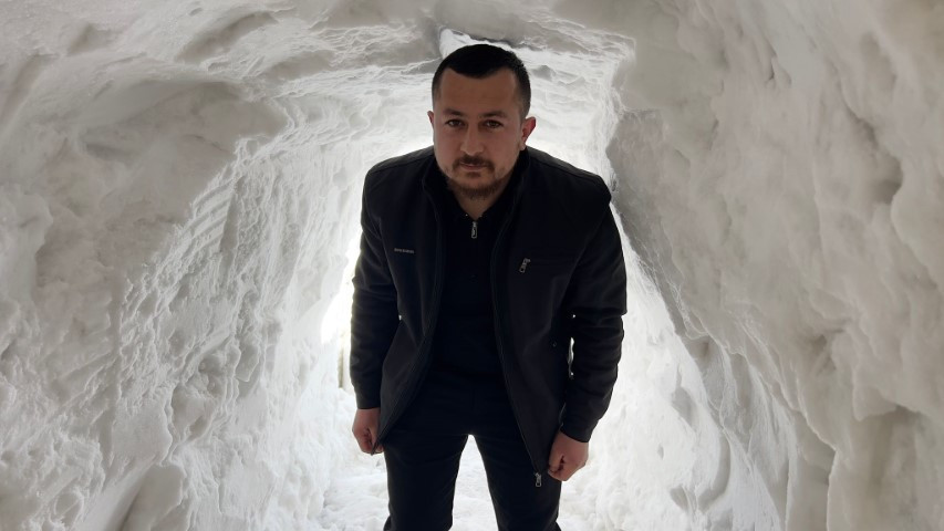 Bu kentte kış çok zor geçiyor Esnaf, dükkanına ulaşmak için kardan tünel yaptı Bu kentte kış çok zor geçiyor Esnaf, dükkanına ulaşmak için kardan tünel yaptı