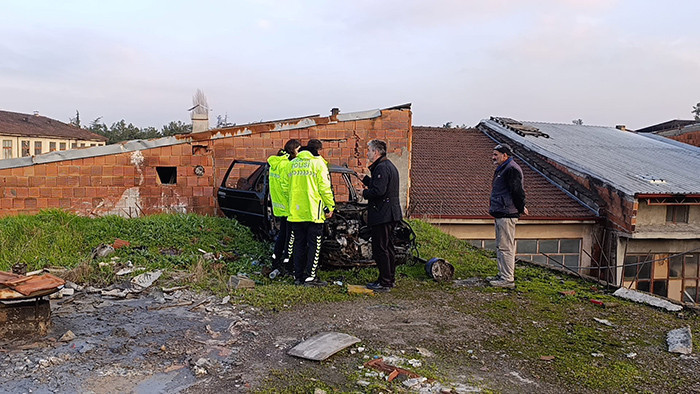  Görünce polise haber verdi Sahibine sesleniyorum, lütfen gelip alın