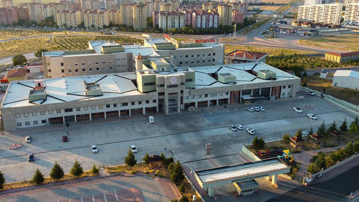 Konya'da bazı ilaç firmalarının tercih edilip çıkar sağlandığı iddiası! 5’i doktor 10 kişi gözaltına alındı