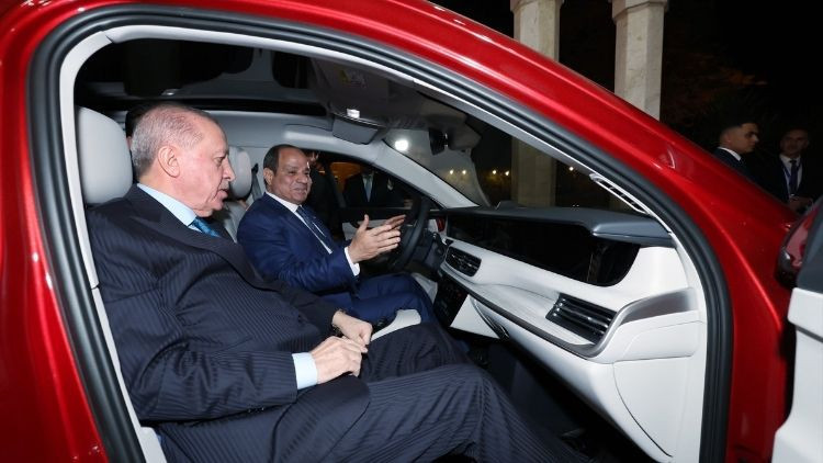 Cumhurbaşkanı Erdoğan, Sisi’ye Togg hediye etti