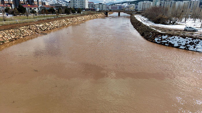 Türkiyenin en uzun nehri: Adının rengine büründü