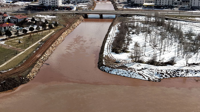 Türkiyenin en uzun nehri: Adının rengine büründü
