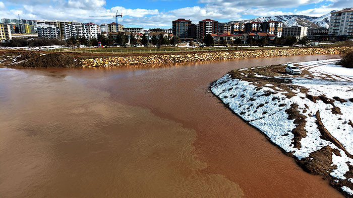 Türkiyenin en uzun nehri: Adının rengine büründü