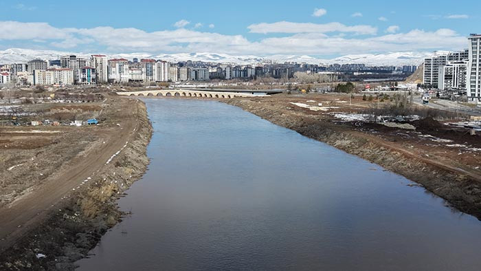 Türkiyenin en uzun nehri: Adının rengine büründü