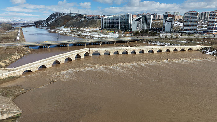 Türkiyenin en uzun nehri: Adının rengine büründü