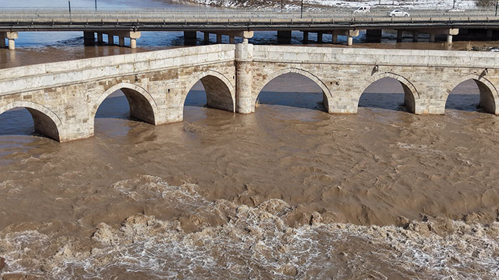 Türkiyenin en uzun nehri: Adının rengine büründü