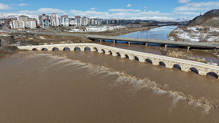Türkiyenin en uzun nehri: Adının rengine büründü