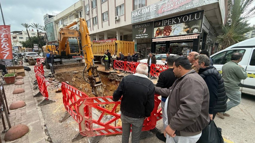Altyapı çalışmasındaki kazıda bulundu Hemen polisi aradılar, çalışmalar durduruldu