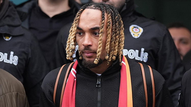 Yine, yeniden, Sacha Boey