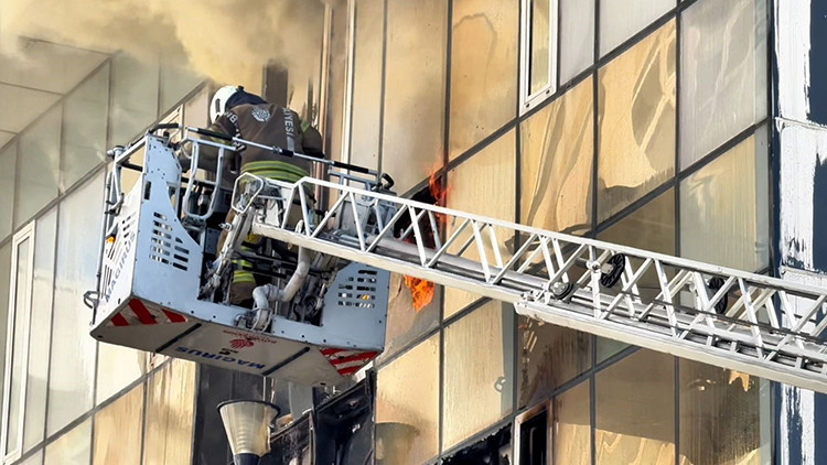 İstanbul'daki gece kulübünde yangın