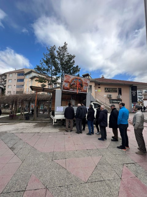  Kendisini hiç görmedik, telefonla sipariş verdi