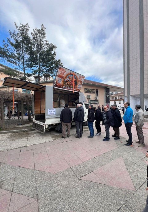  Kendisini hiç görmedik, telefonla sipariş verdi