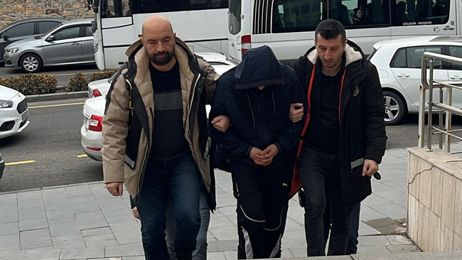 Emekli doktoru 650 bin lira dolandırdılar!