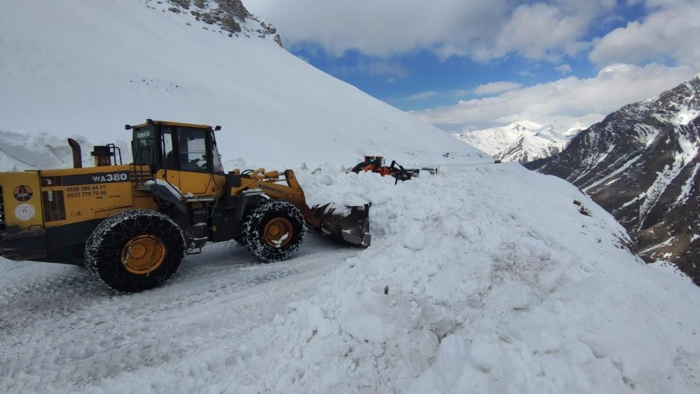 Kentte kar kalınlığı 5 metreye ulaştı: Çok zorlanıyoruz | Hava sıcaklığı eksi 30 dereceye kadar düştü