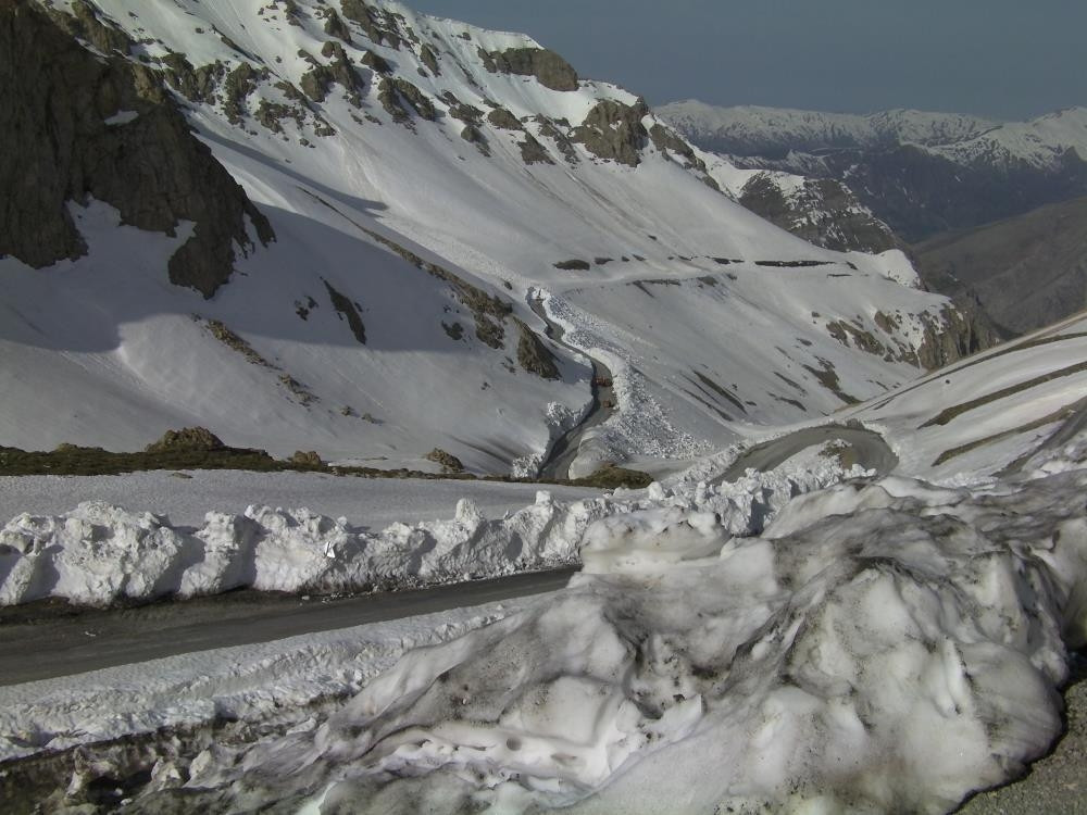 Kentte kar kalınlığı 5 metreye ulaştı: Çok zorlanıyoruz | Hava sıcaklığı eksi 30 dereceye kadar düştü