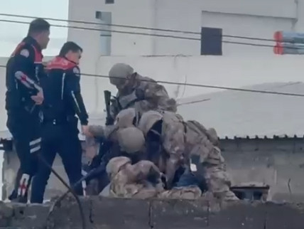 Adana'da hareketli dakikalar... Özel Harekat timleri operasyon düzenledi