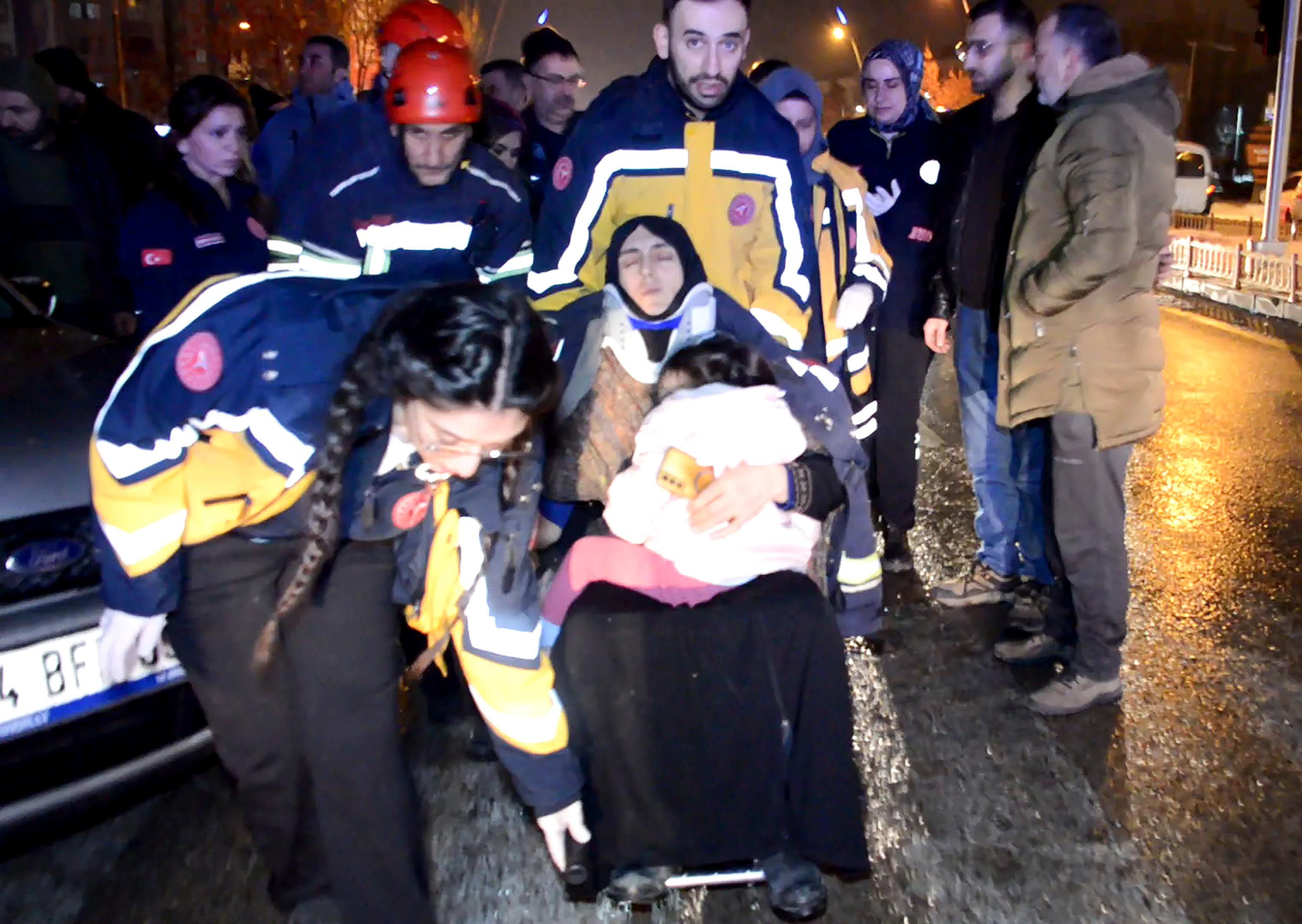 Erzurum'da faciadan dönüldü... 9 kişi yaralandı
