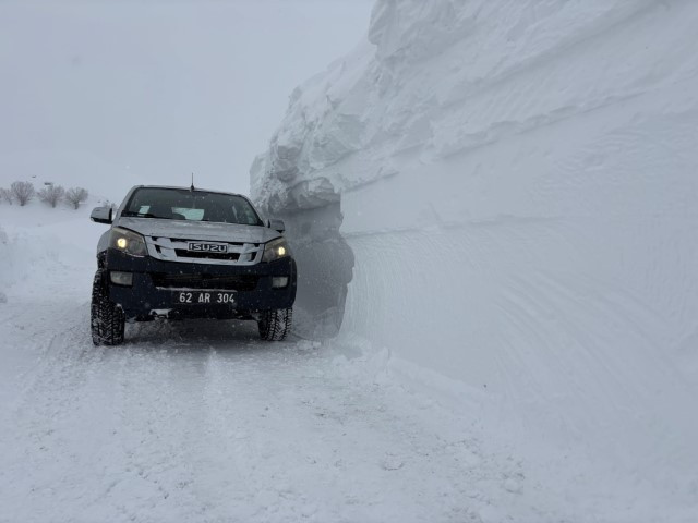  Kapanan yolları açma çalışması sürüyor