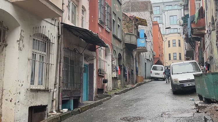Beyoğlu'nda korkunç olay: 6 aylık bebeğin ölümünün ardından anne ve bakıcı tutuklandı