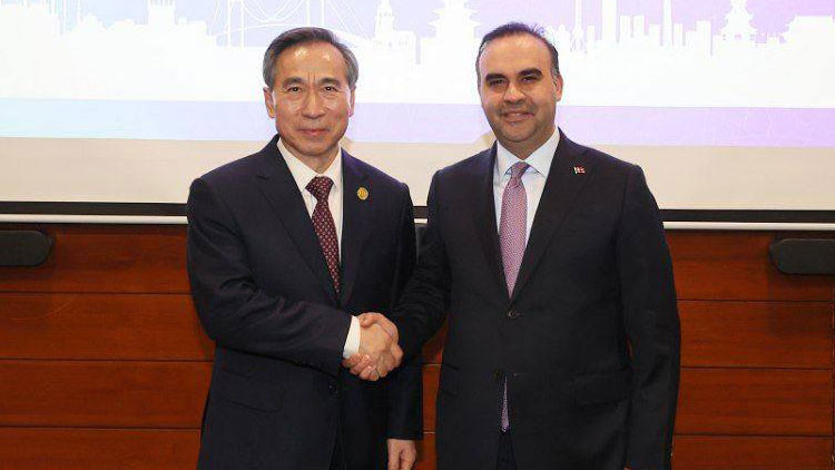 Sanayi ve Teknoloji Bakanı Mehmet Fatih Kacır, CCPIT Başkanı ile kritik görüşme