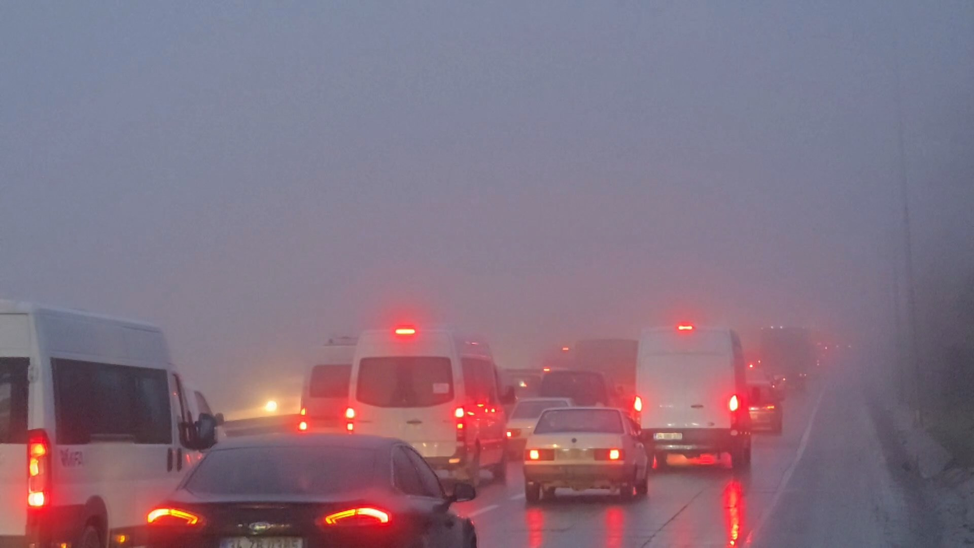 İstanbul'da yağmur ve sis etkili oldu; trafik yoğunluğu oluştu