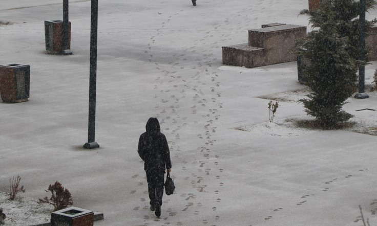 Van'da beyaz esaret! 141 yerleşim yerine ulaşım durdu, bir ilçede okullar tatil edildi