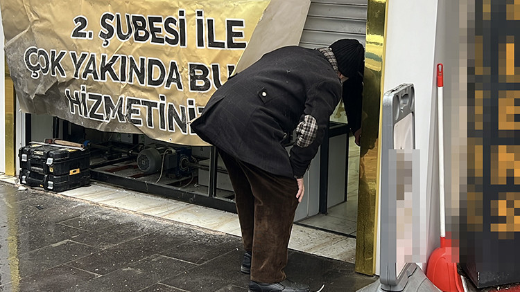 Forkliftle kuyumcuya girip soygun yaptılar