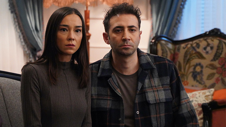 Aynı Yağmur Altında 1. Bölüm Özeti