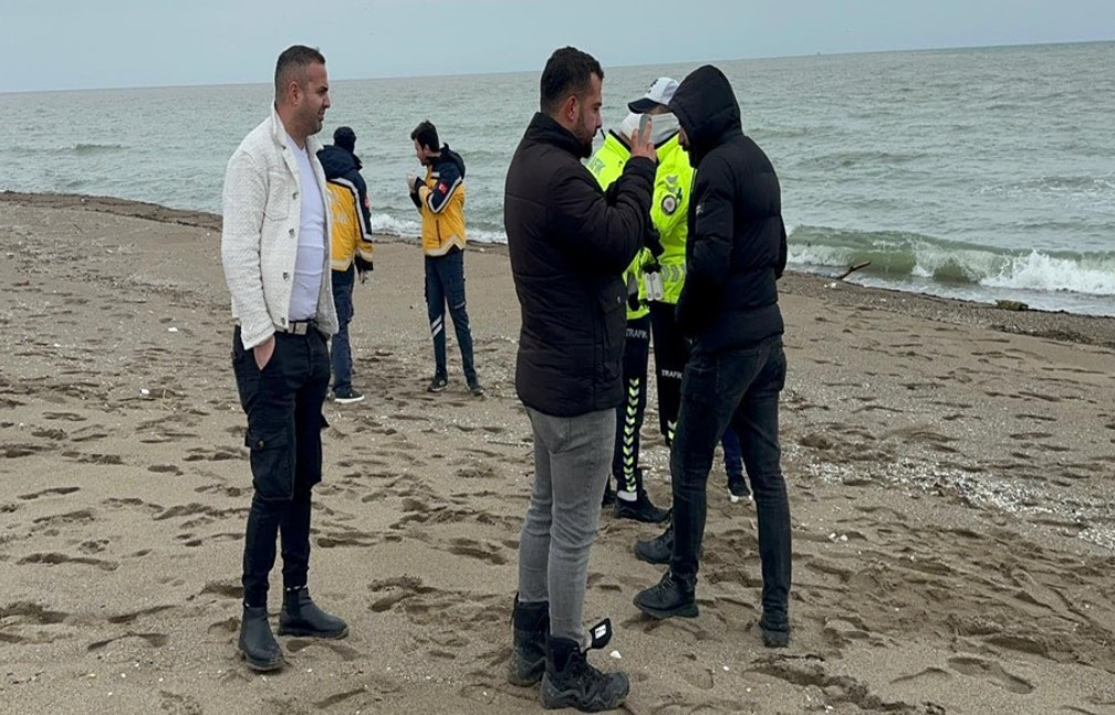 Karasu sahilinde erkek cesedi bulundu