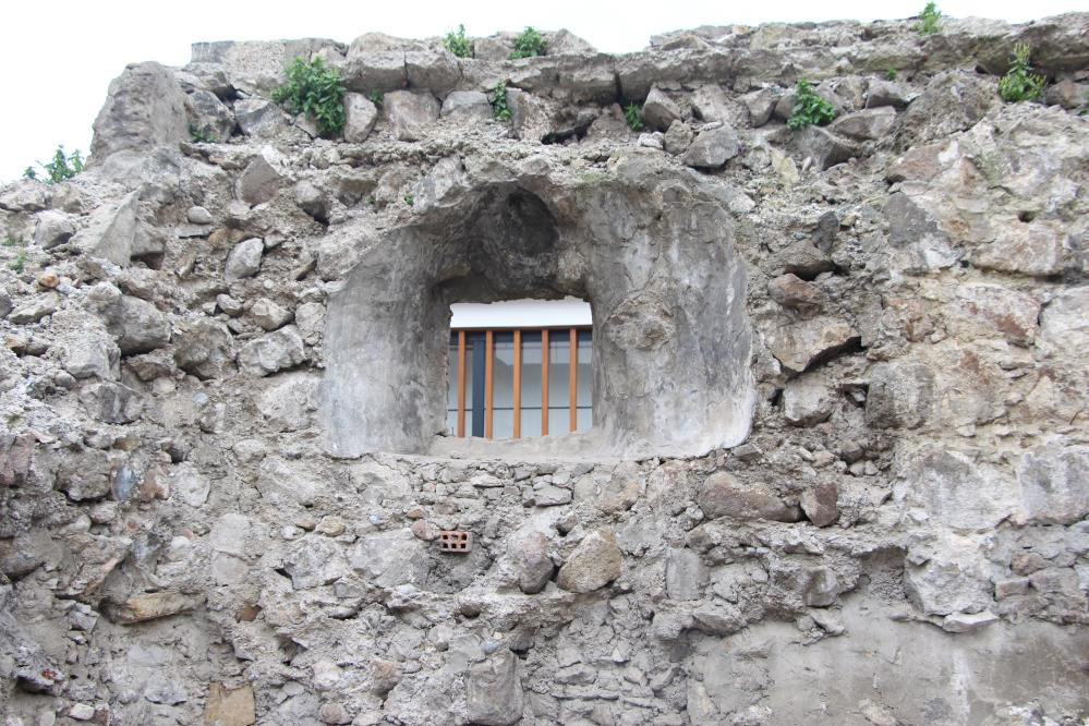  2 metre kalınlığında 135 metre uzunluğunda Dünyada bilinen 3 tane var, biri burada