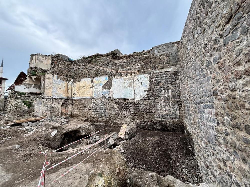  2 metre kalınlığında 135 metre uzunluğunda Dünyada bilinen 3 tane var, biri burada