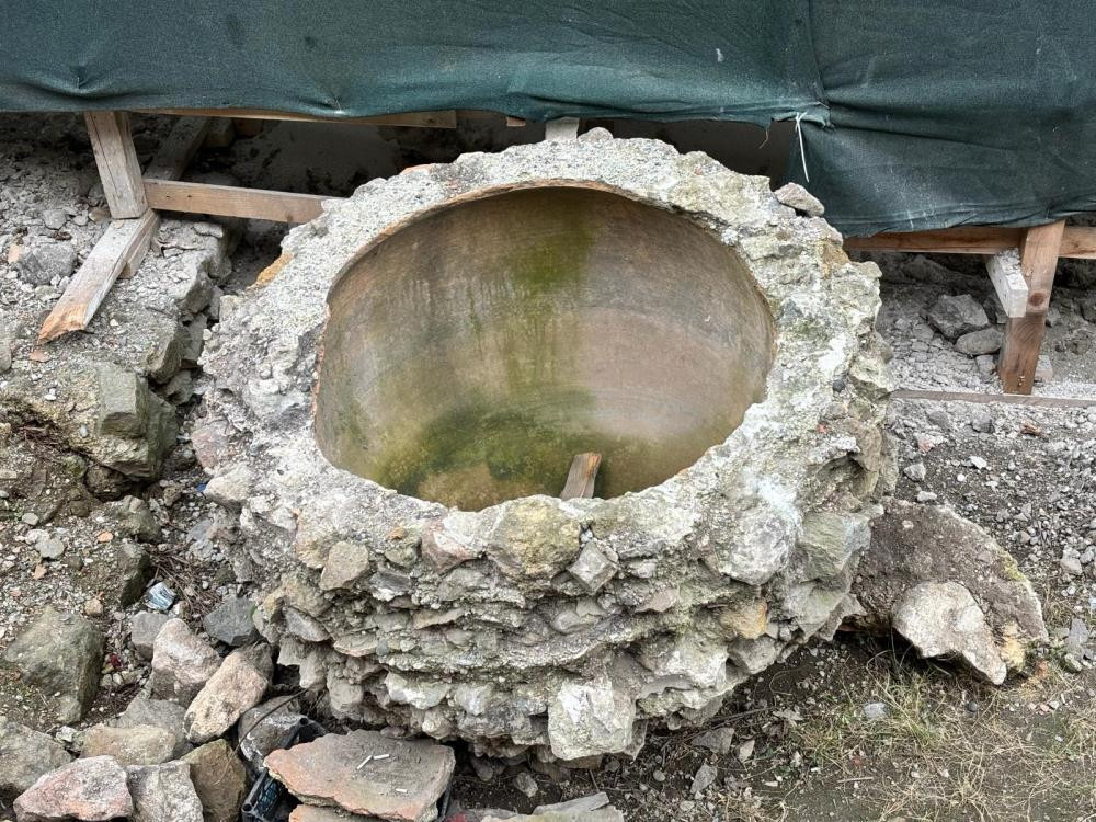  2 metre kalınlığında 135 metre uzunluğunda Dünyada bilinen 3 tane var, biri burada