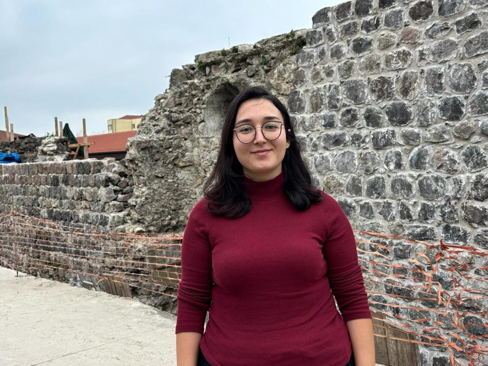  2 metre kalınlığında 135 metre uzunluğunda Dünyada bilinen 3 tane var, biri burada