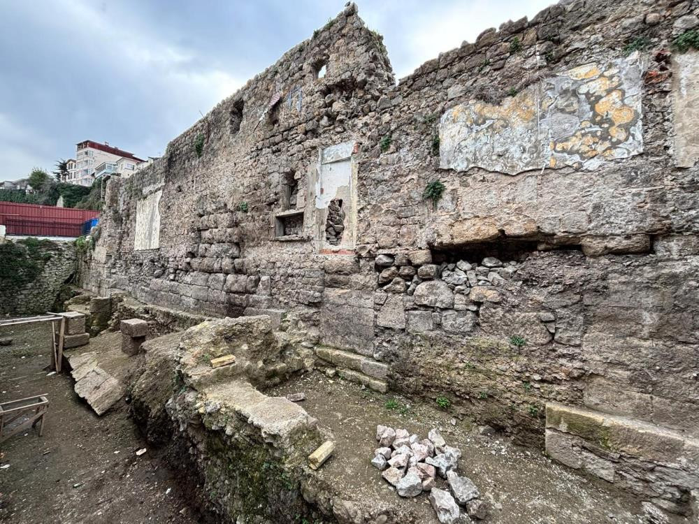  2 metre kalınlığında 135 metre uzunluğunda Dünyada bilinen 3 tane var, biri burada