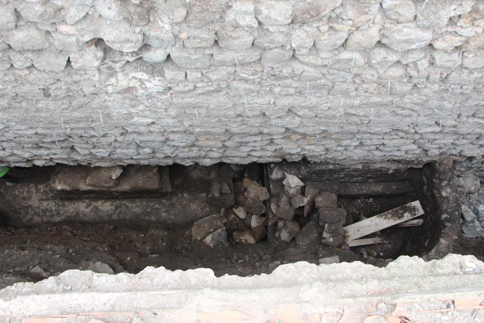  2 metre kalınlığında 135 metre uzunluğunda Dünyada bilinen 3 tane var, biri burada