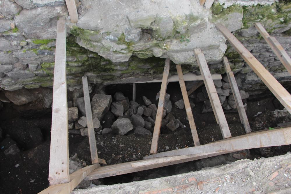  2 metre kalınlığında 135 metre uzunluğunda Dünyada bilinen 3 tane var, biri burada