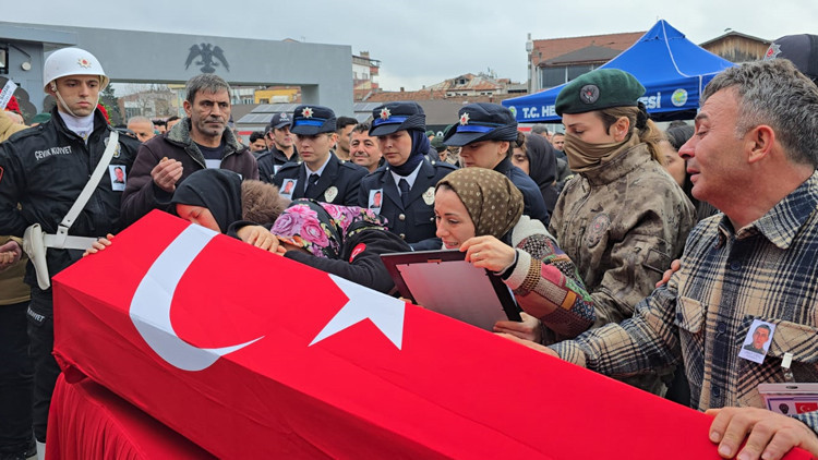 Kazara kendini vuran polis memuru için tören düzenlendi