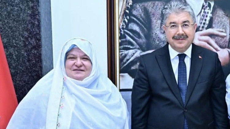 Belediye başkanını kıyafeti üzerinden hedef almıştı: İYİ Parti'den ihraç edildi