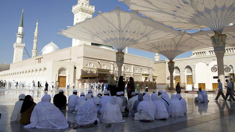 Suudi Arabistan'ı kuraklık vurdu: Kral Selman umudunu yağmur duasına bağladı