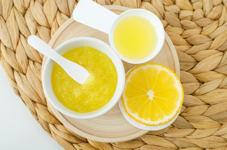 Yatmadan önce bir kaşık zeytinyağı ve limon içerseniz... Sağlık rutini mi, sosyal medya efsanesi mi