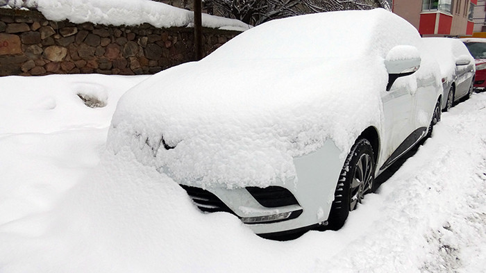  Birçok kent beyaza büründü Kar kalınlığı 3 metreye ulaştı