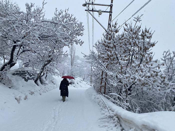  Birçok kent beyaza büründü Kar kalınlığı 3 metreye ulaştı