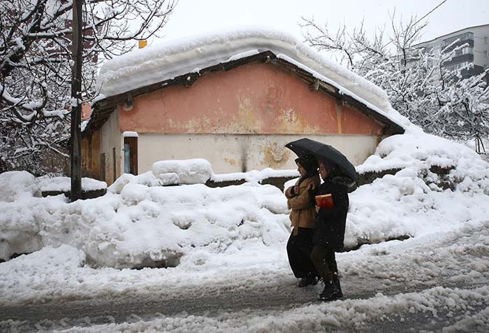  Birçok kent beyaza büründü Kar kalınlığı 3 metreye ulaştı