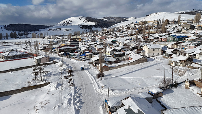  Birçok kent beyaza büründü Kar kalınlığı 3 metreye ulaştı