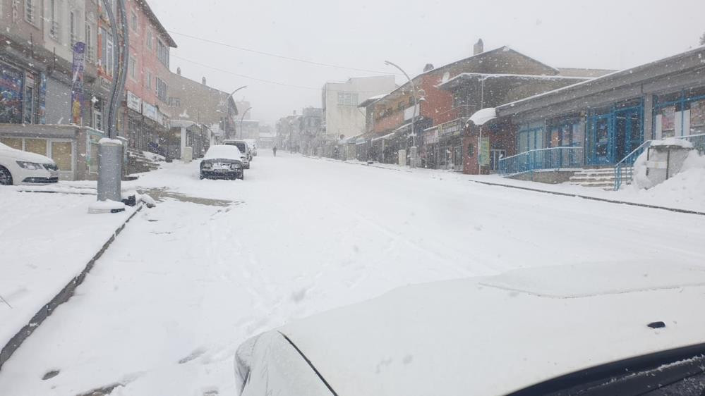  Birçok kent beyaza büründü Kar kalınlığı 3 metreye ulaştı