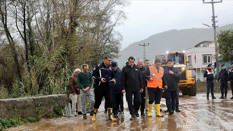 MERSİNDE 3 İLÇEDE TAŞIMALI EĞİTİME 1 GÜN ARA