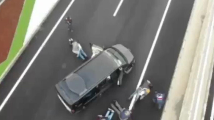 Silah zoruyla evine girdikleri kadının ellerini bağlayıp yüz tanıma sistemiyle hesabından para çektiler! Şüpheliler operasyonla yakalandı