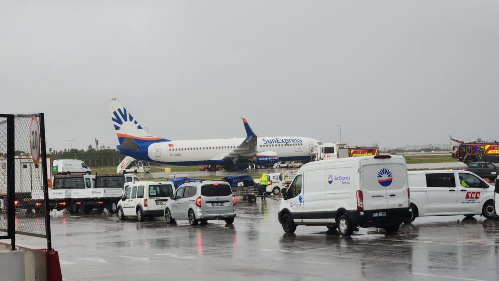 Antalya Havalimanı'nda korkutan kaza ucuz atlatıldı