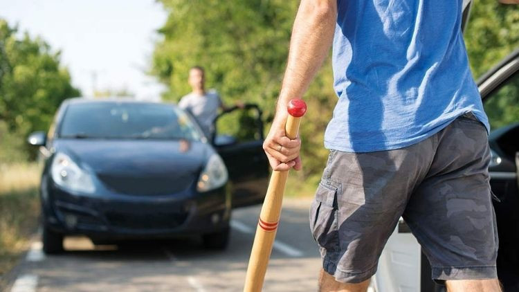 Trafik kavgasında araçtan inen yandı