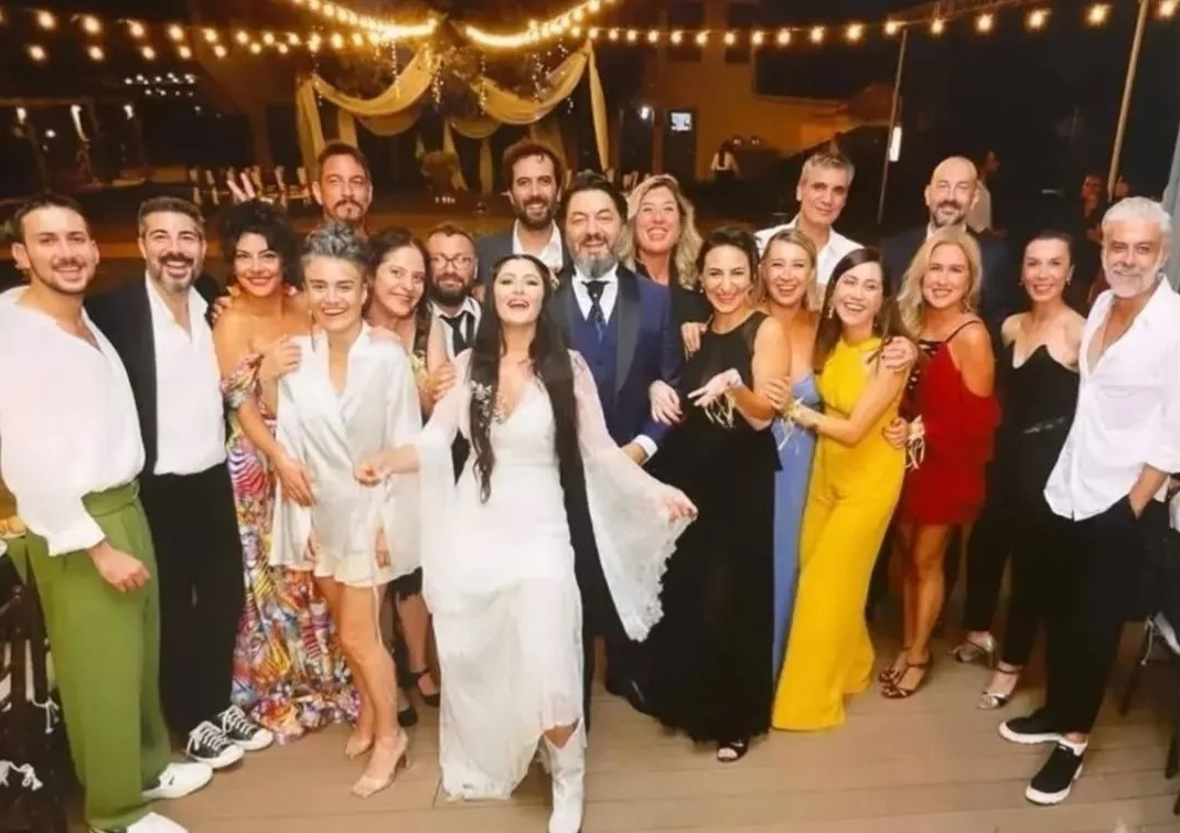 Fotoğraftaki herkes ünlü Sen gittin, biz eksik kaldık... 